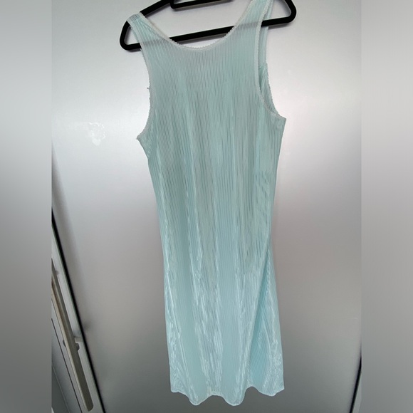 Beautiful Vintage Nightgown and Robe set - Picture 5 of 10